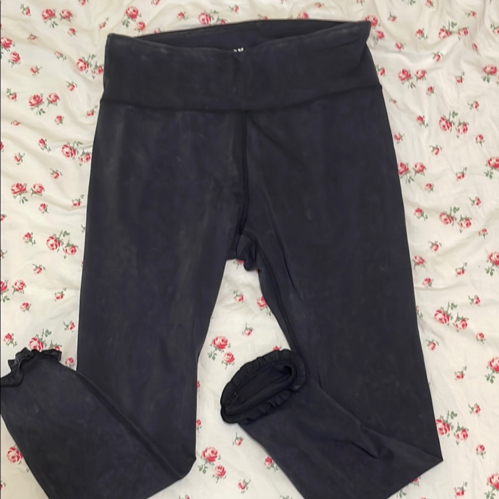 Joylab Black Seamless High waisted Leggins with a frilly ankle XL